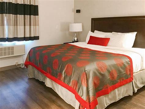 RAMADA® BY WYNDHAM BRONX TERMINAL .